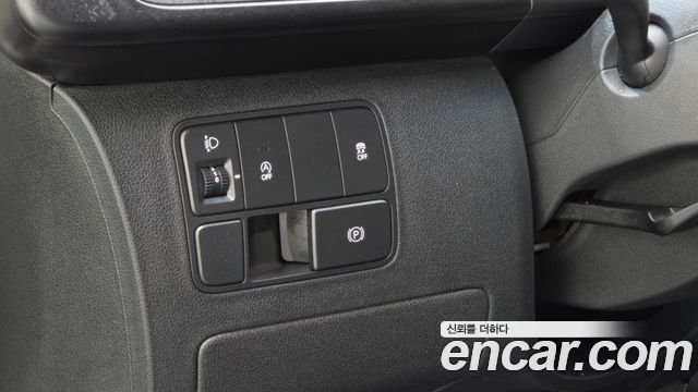 Hyundai Staria 2025 — photo 27