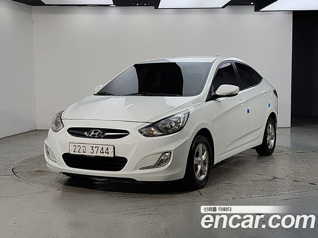 Hyundai Accent 2011 — photo 1
