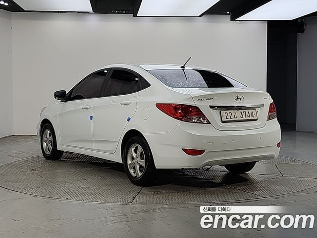 Hyundai Accent 2011 — photo 3