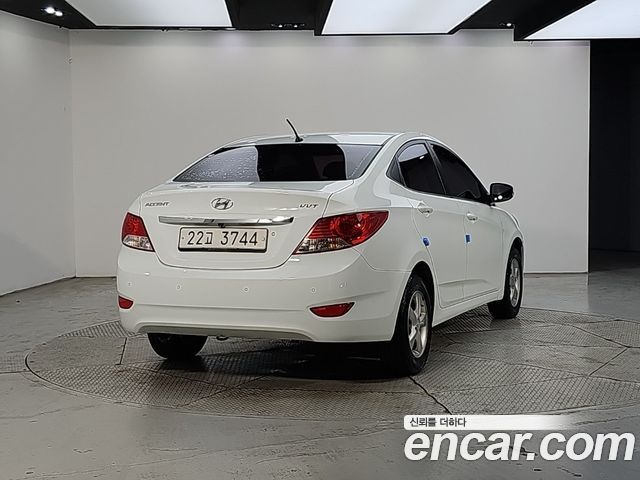 Hyundai Accent 2011 — photo 4