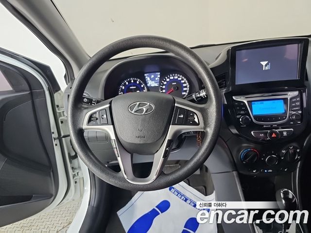 Hyundai Accent 2011 — photo 9