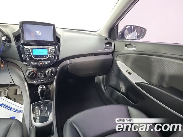 Hyundai Accent 2011 — photo 10