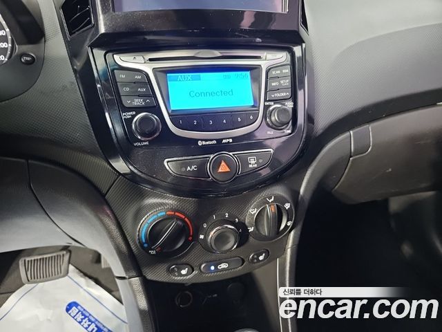 Hyundai Accent 2011 — photo 15