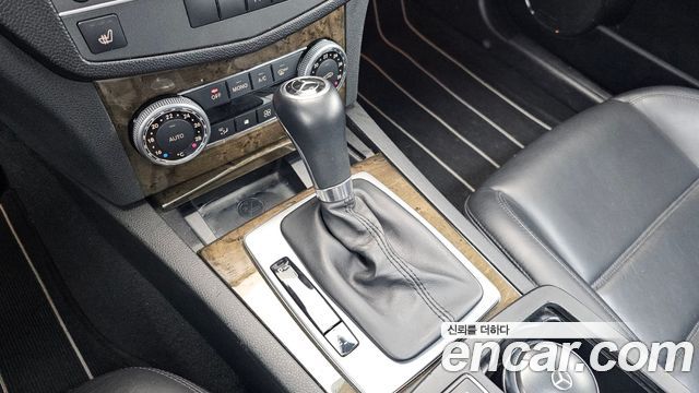 Mercedes-Benz C-Class 2009 — photo 9