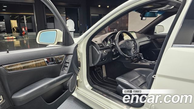 Mercedes-Benz C-Class 2009 — photo 10