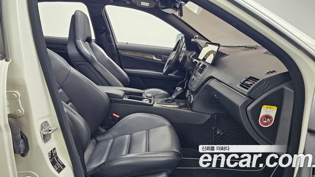 Mercedes-Benz C-Class 2009 — photo 11