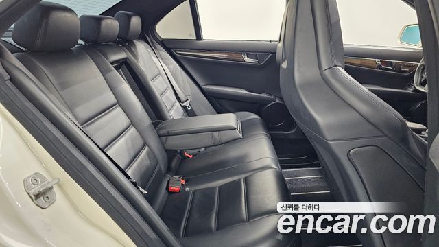 Mercedes-Benz C-Class 2009 — photo 12