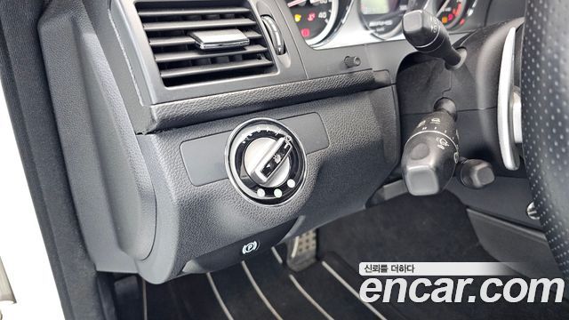Mercedes-Benz C-Class 2009 — photo 18