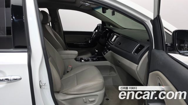 Kia Canival 2020 — photo 11