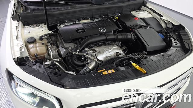 Mercedes-Benz GLB-Class 2021 — photo 6