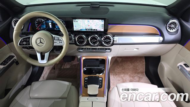 Mercedes-Benz GLB-Class 2021 — photo 10