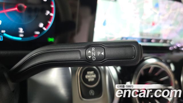 Mercedes-Benz GLB-Class 2021 — photo 12