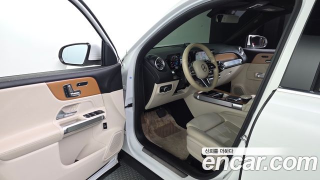 Mercedes-Benz GLB-Class 2021 — photo 13