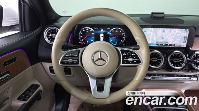 Mercedes-Benz GLB-Class 2021 — photo 19
