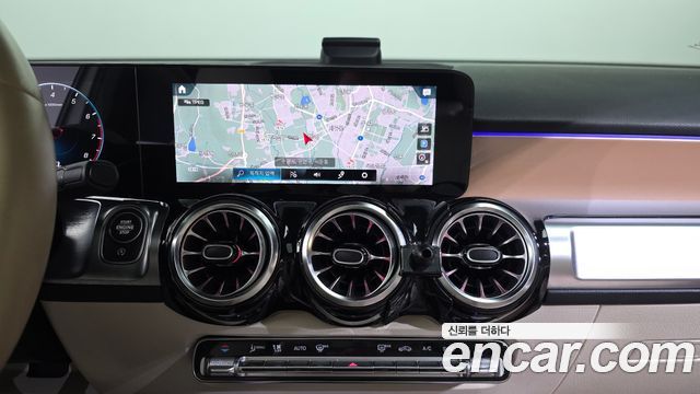 Mercedes-Benz GLB-Class 2021 — photo 20