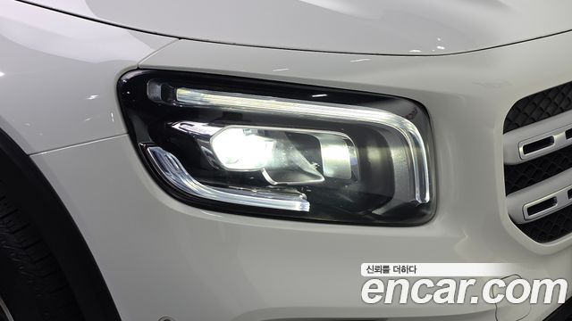 Mercedes-Benz GLB-Class 2021 — photo 8
