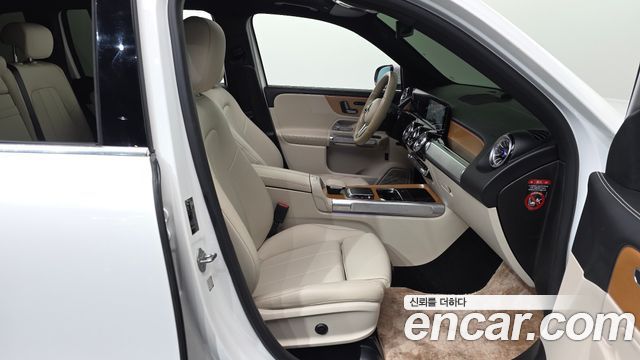 Mercedes-Benz GLB-Class 2021 — photo 16