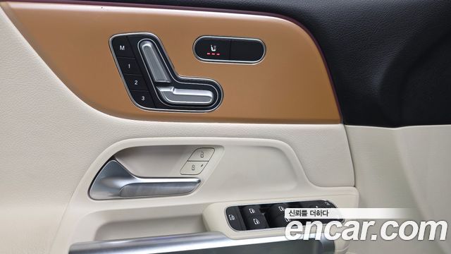 Mercedes-Benz GLB-Class 2021 — photo 27