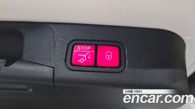 Mercedes-Benz GLB-Class 2021 — photo 28