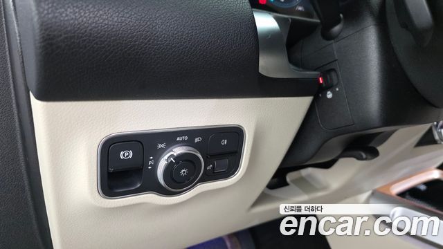 Mercedes-Benz GLB-Class 2021 — photo 29