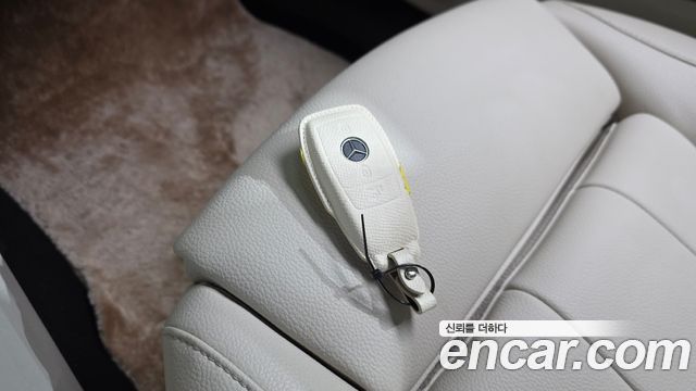 Mercedes-Benz GLB-Class 2021 — photo 30