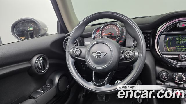 Mini Cooper 2018 — photo 13