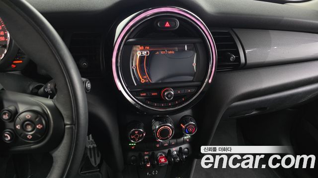 Mini Cooper 2018 — photo 14