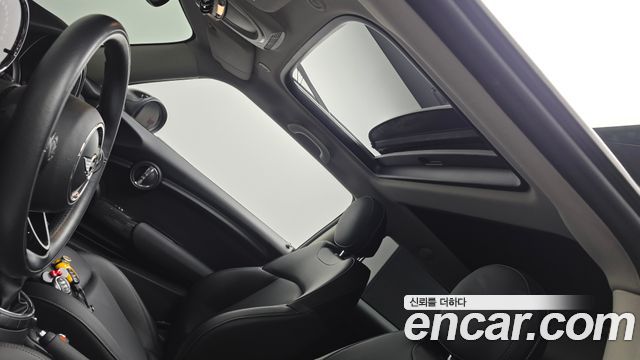Mini Cooper 2018 — photo 19