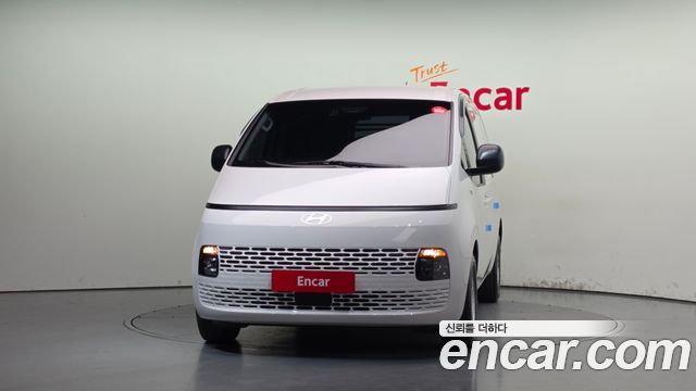Hyundai Staria 2025 — photo 3