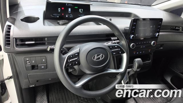Hyundai Staria 2025 — photo 10