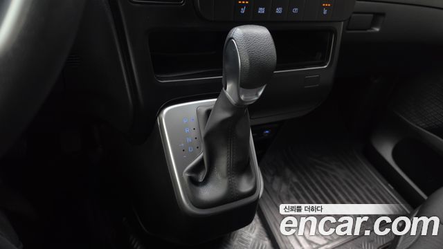 Hyundai Staria 2025 — photo 12