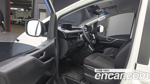 Hyundai Staria 2025 — photo 13