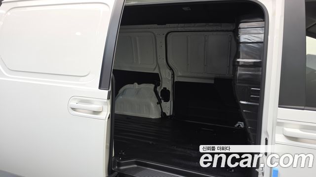 Hyundai Staria 2025 — photo 18