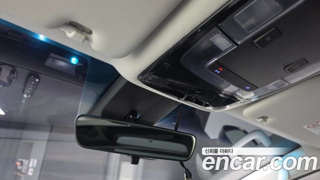 Hyundai Staria 2025 — photo 25