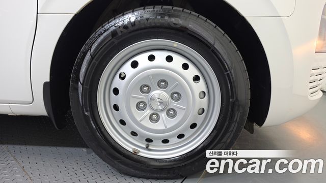 Hyundai Staria 2025 — photo 7
