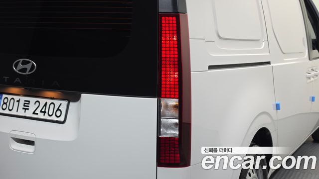 Hyundai Staria 2025 — photo 9