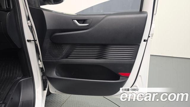 Hyundai Staria 2025 — photo 14