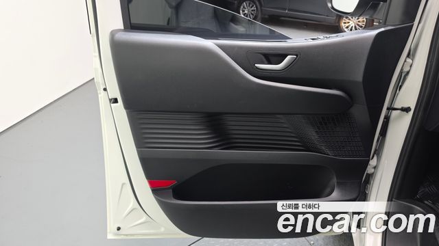 Hyundai Staria 2025 — photo 15