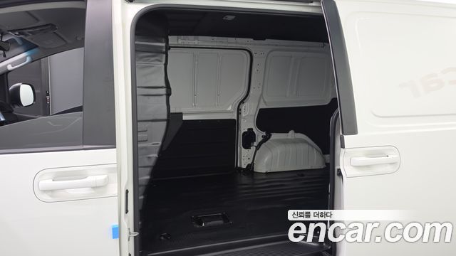 Hyundai Staria 2025 — photo 16