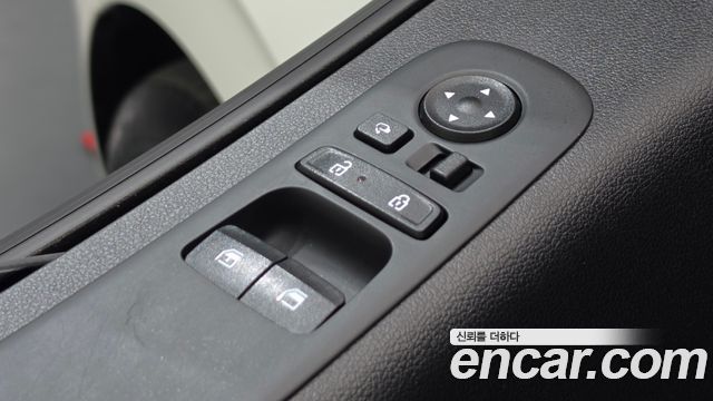 Hyundai Staria 2025 — photo 28