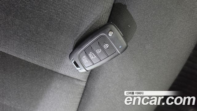 Hyundai Staria 2025 — photo 30