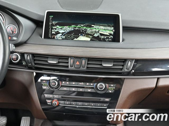 BMW X5 2015 — photo 14