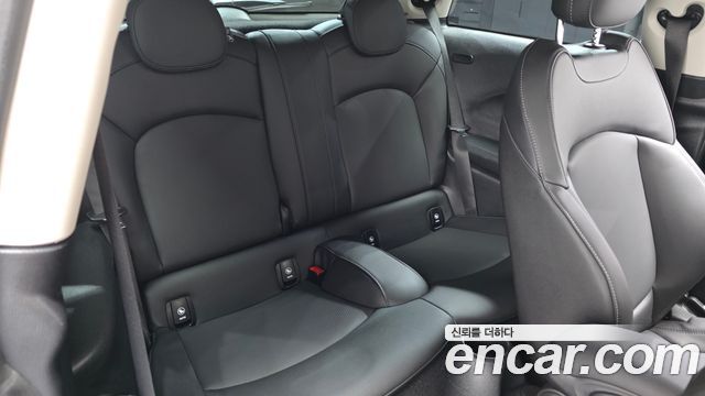Mini Cooper 2024 — photo 17