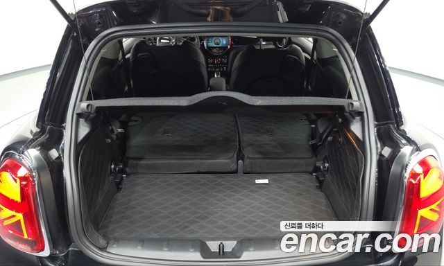 Mini Cooper 2024 — photo 23