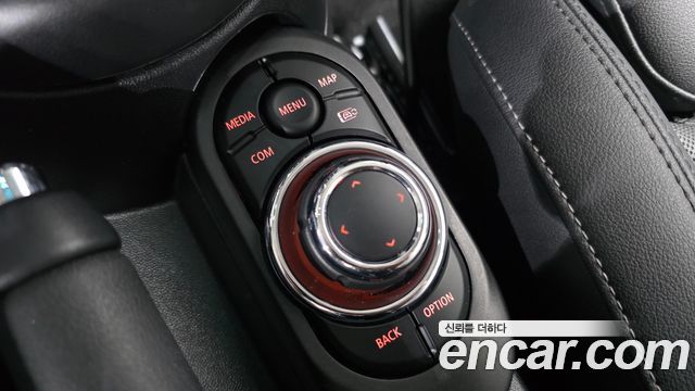 Mini Cooper 2024 — photo 24