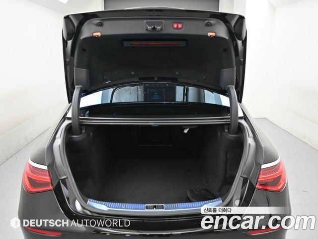 Mercedes-Benz S-Class 2023 — photo 19