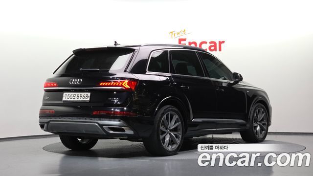 Audi Q7 2020 — photo 2