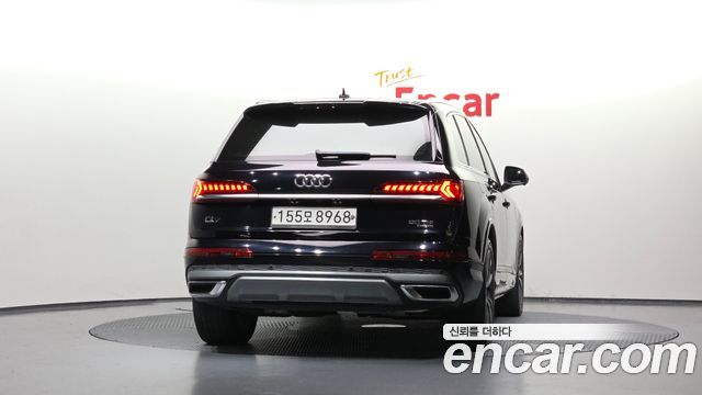Audi Q7 2020 — photo 4