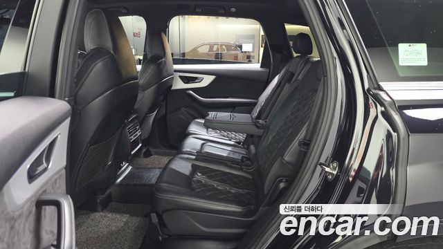 Audi Q7 2020 — photo 17