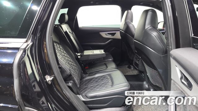 Audi Q7 2020 — photo 18